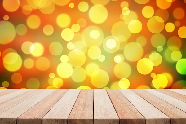 Lege bovenste houten tafel en zonnige abstracte wazig bokeh CHTERGRO — Stockfoto