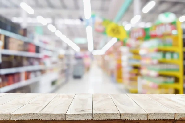 Tavolo in legno vuoto e sfocatura con sfondo bokeh — Foto Stock