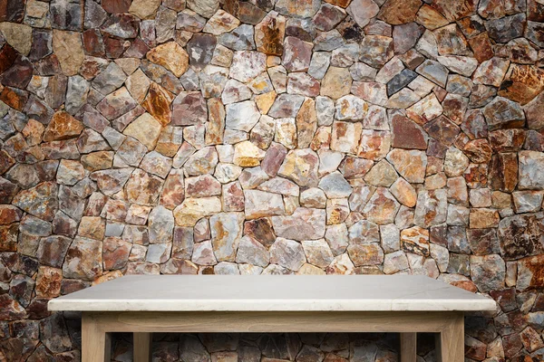 Plateau vide de table en pierre naturelle et fond de mur en pierre — Photo