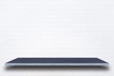 Doğal taş raflar ve taş duvar arka plan boş üst