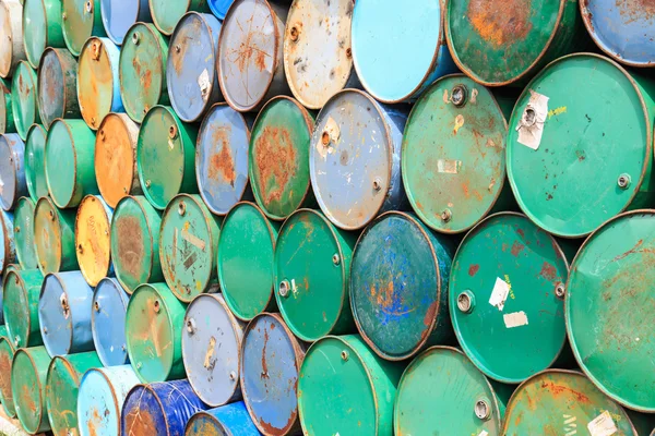 Barrels stack in row — Stock Photo, Image