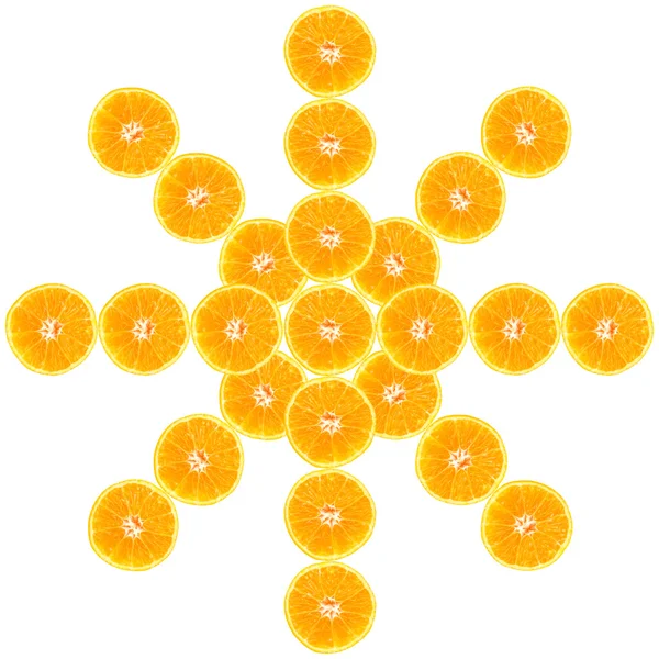 ครึ่งหนึ่งของสีส้มแยกกันบนพื้นหลังสีขาว — ภาพถ่ายสต็อก