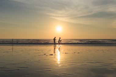 Sunset Beach Phuket Tayland turist silüeti