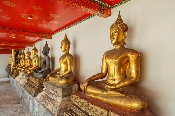 Statua di Buddha nel tempio pubblico di Bangkok Thailandia — Foto Stock