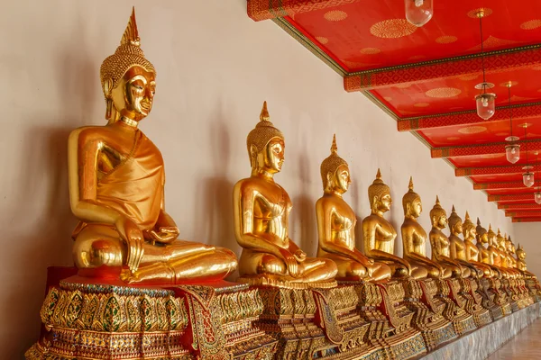 Estatua de Buda en el templo público en Bangkok Tailandia —  Fotos de Stock