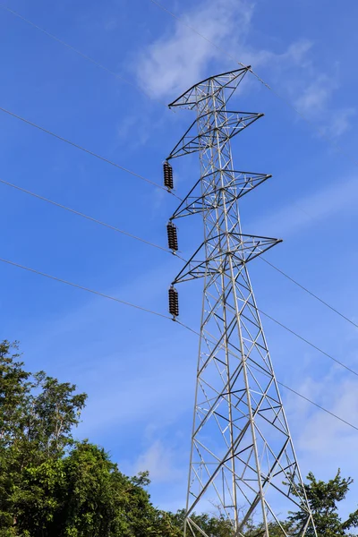 Pólo elétrico de alta tensão — Fotografia de Stock