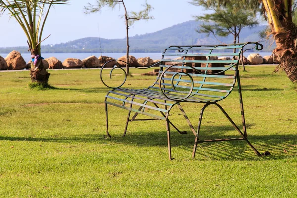 Steel bench stand in the park — Stock Photo, Image