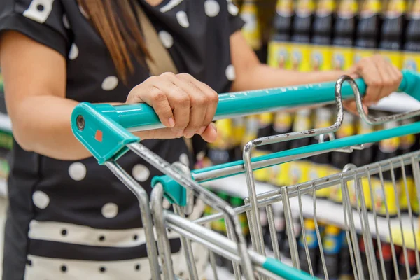 Woman shopping in department store — Stock Photo, Image