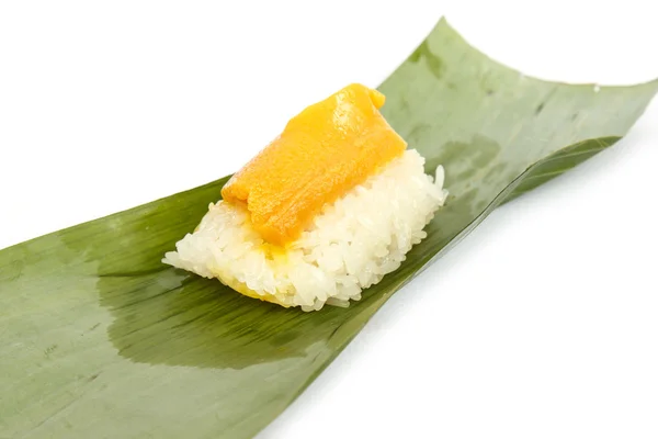 Postre tradicional tailandés (natillas con arroz pegajoso) Envuelto en b —  Fotos de Stock