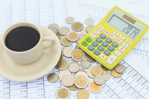 Close up calculator and coin on the table — Stock Photo, Image