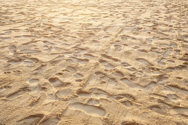 Textur des Sandes und Fußabdrücke im Sand — Stockfoto