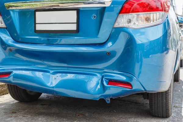 Body of blue car get damaged by accident — Stock Photo, Image