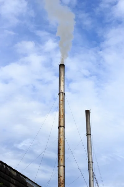 Contaminación por chimenea de fábrica en Tailandia — Foto de Stock