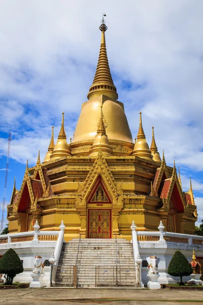 Pagoda d'oro nel Tempio, Thailandia — Foto Stock