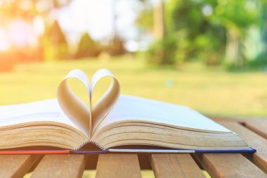 Kitabı masada sabah zamanında kapatın