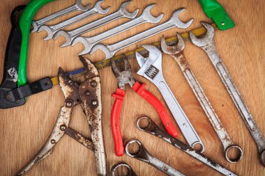 ahşap üzerine karışık iş araçları closeup