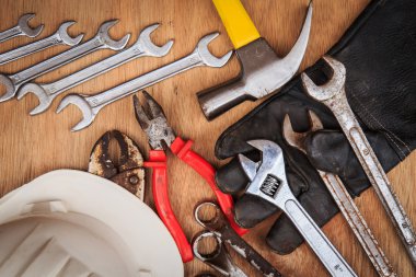 ahşap üzerine karışık iş araçları closeup