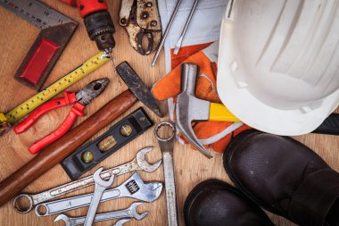 ahşap üzerine karışık iş araçları closeup