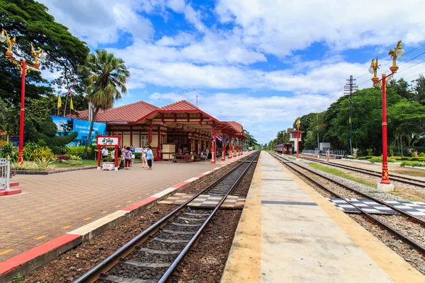 Koninklijke paviljoen op hua hin SNCF-station. Dit Station is gebouwd in 1926 die is populaire plek voor toeristen om te bezoeken. op 11 augustus, 2014 in Prachuap Khiri Khan, Thailand. — Stockfoto