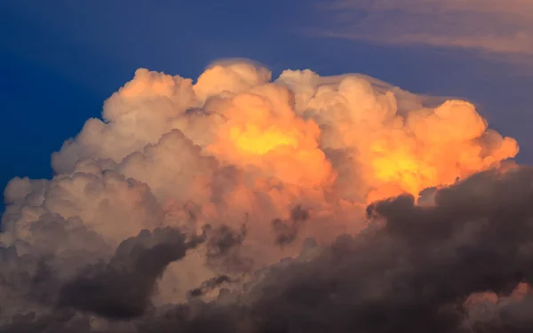 Beautiful cloud at Sunrise time — Stock Photo, Image