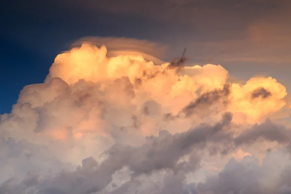 Beautiful cloud at Sunrise time — Stock Photo, Image