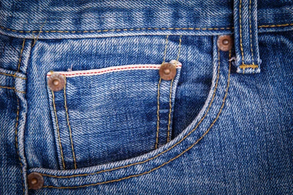 Fechar acima bolso jeans — Fotografia de Stock