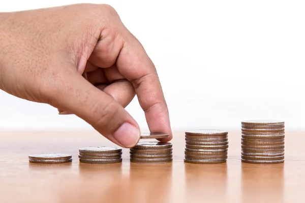 Primo piano di monete messe a mano a Stack Of Coins — Foto Stock