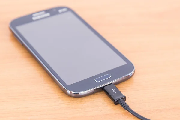 Close up USB cable on smartphone — Stock Photo, Image