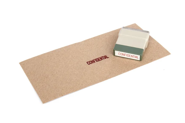 Enveloppe marron avec timbre confidentiel — Photo