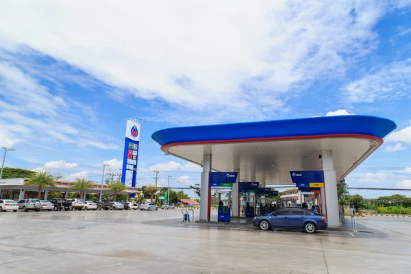 PTT Gas Station on Aug 31,14 in Thailand. PTT is a Thai state-owned SET-listed oil and gas company which owns extensive submarine gas pipelines in the Gulf of Thailand. — Stock Photo, Image