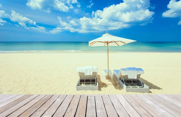 Wood decking and blue sky — Stock Photo, Image