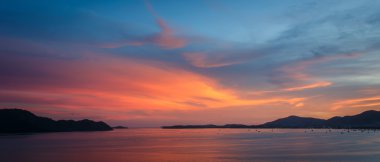 Phuketi, Andaman Denizi Tayland gün batımında