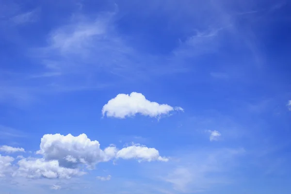 Céu azul com nuvem — Fotografia de Stock