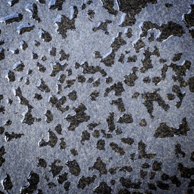 Su damlası karo zemin üzerinde