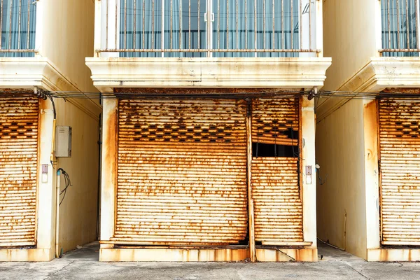 Metal door at sea side get rusty — Stock Photo, Image
