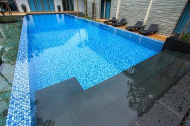 Lüks villa yüzme havuzunda