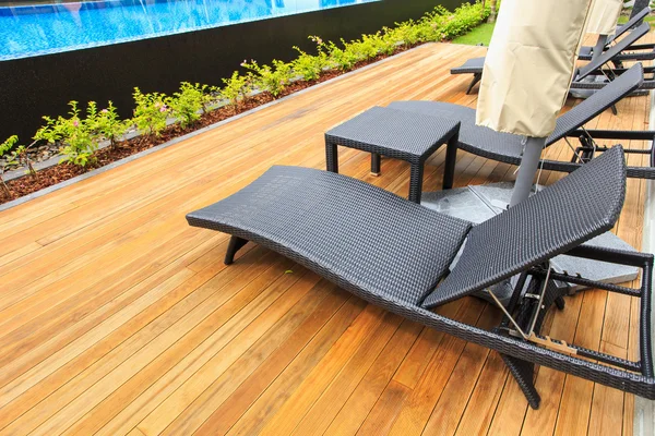 Sun loungers stand at the pool and beutiful view — Stock Photo, Image