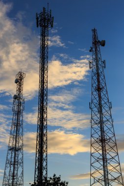 İletişim kulesi silueti 