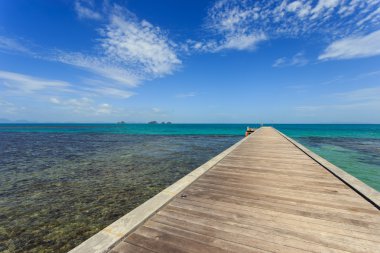 Ahşap köprüye denizin Koh Samui, Tayland
