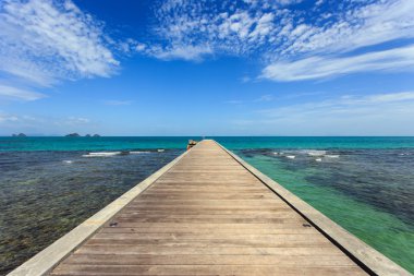 Ahşap köprüye denizin Koh Samui, Tayland