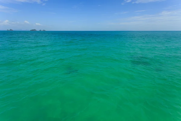 Mar tropical y cielo azul en Koh Samui, Tailandia —  Fotos de Stock