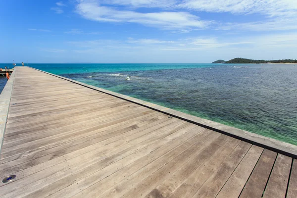 Wood bridge to the sea in Koh Samui, Thailand — Stock Photo, Image