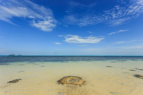 Tropisches Meer und blauer Himmel in Koh Samui, Thailand — Stockfoto