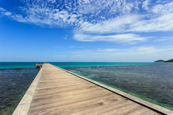 Ahşap köprüye denizin Koh Samui, Tayland
