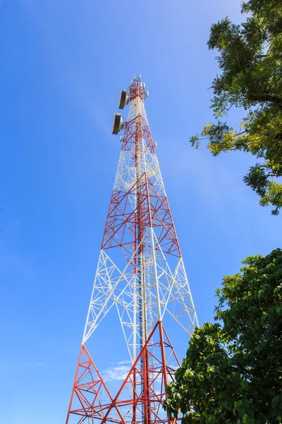 Torre de comunicación —  Fotos de Stock