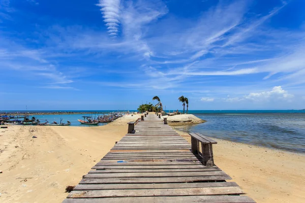 Wooden bridge — Stock Photo, Image