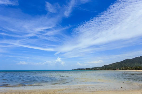 कोह सॅम्युई, थायलंड मध्ये उष्णकटिबंधीय समुद्र आणि निळा आकाश — स्टॉक फोटो, इमेज