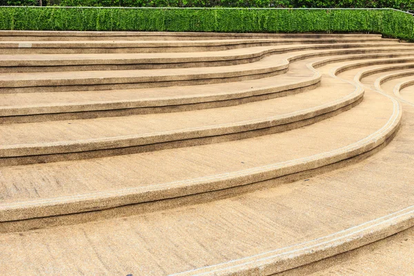 Escalier en pierre passerelle dans le parc — Photo