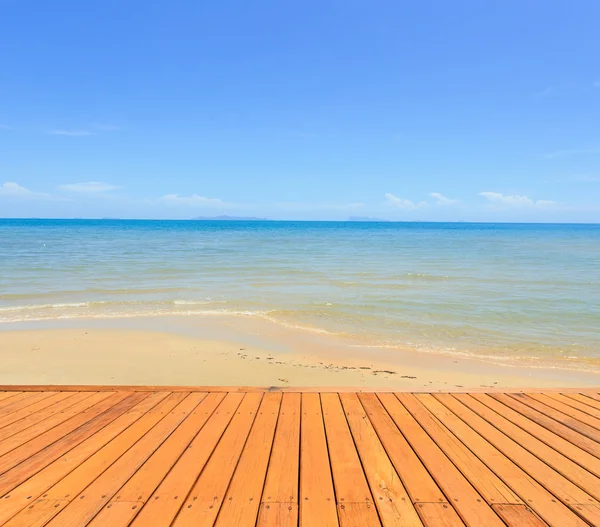 Mar tropical e céu azul em Koh Samui, Tailândia — Fotografia de Stock