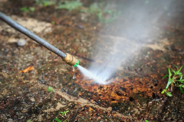 Taş zemin yüksek basınçlı su jeti ile Temizleme — Stok fotoğraf